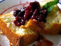Pandispan cu visine caramelizate si scortisoara